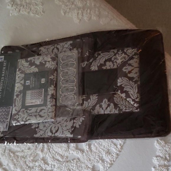 Bathroom Set - Picture 1 of 7